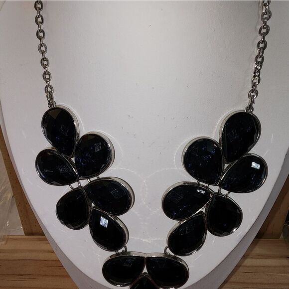 Vintage Elegant Blue and Silver Statement Necklace EUC - Picture 5 of 5